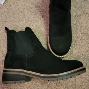 Woman's black suede ankle boots size 7.5